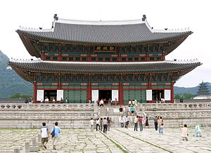 300px-Seoul_Gyeongbok-gung-3.jpg